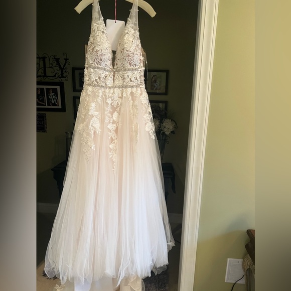 Gorgeous Morilee Wedding Dress - Picture 3 of 3